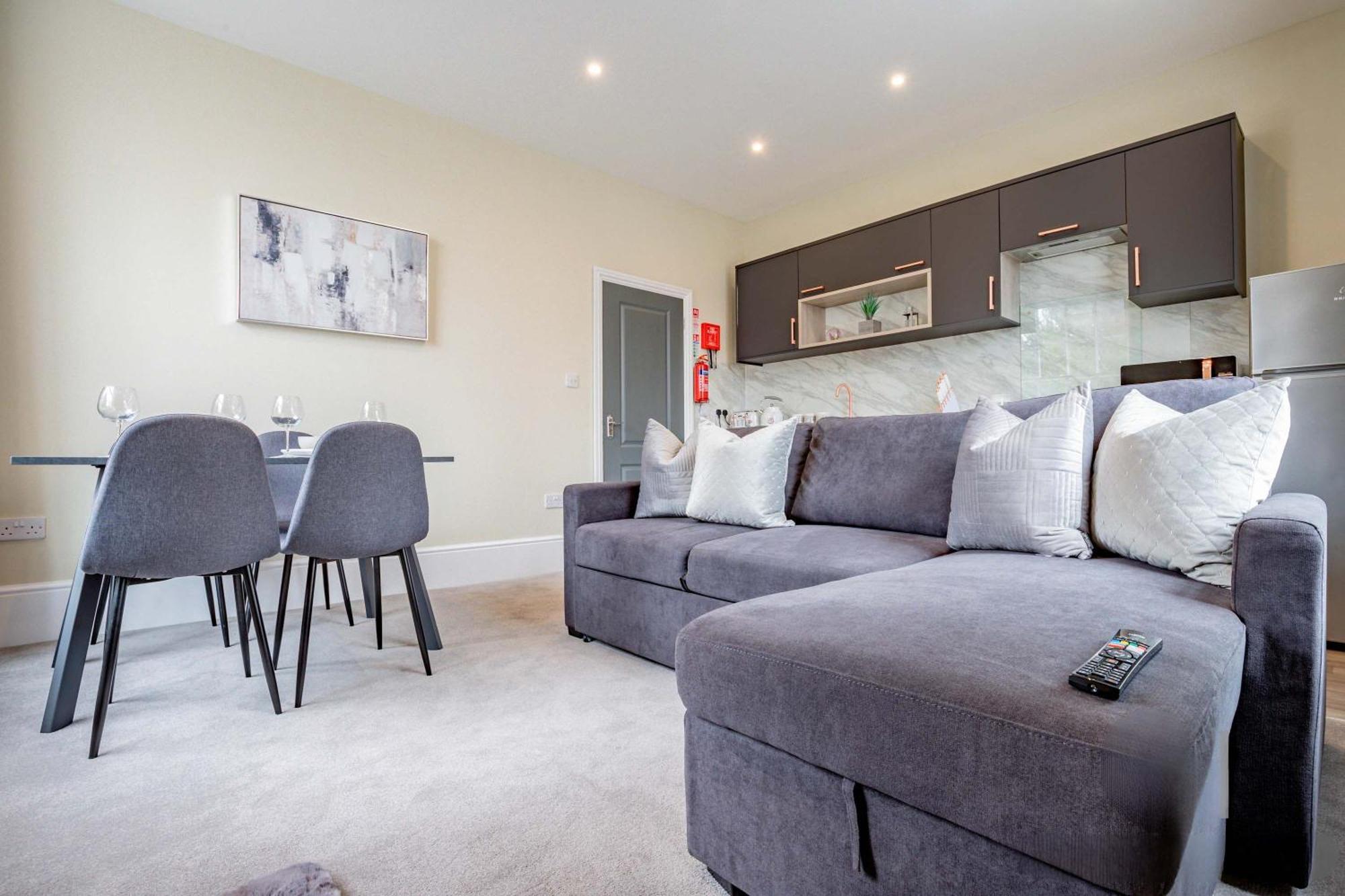 Host & Stay - Shaw Street Flat Вустер Экстерьер фото